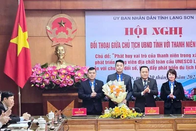 Chủ tịch Ủy ban nhân dân tỉnh Lạng Sơn dự đối thoại với đoàn viên thanh niên tỉnh.