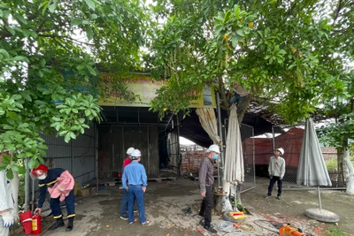 Khu lán tôn xây dựng không đúng quy định được lực lượng chức năng cưỡng chế tháo dỡ.