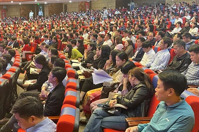 Các đại biểu dự hội thảo ứng dụng trí tuệ nhân tạo (AI) trong giáo dục và đào tạo tại Trung tâm Văn hóa Xứ Đông.