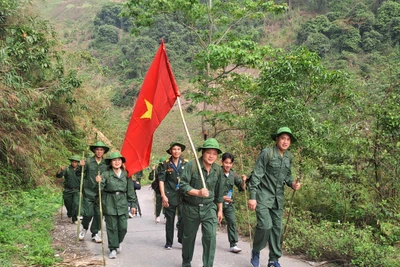 Trải nghiệm chương trình du lịch "Hành quân theo bước chân anh".