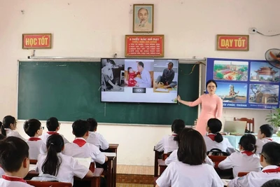 Chính quyền tỉnh Nam Định yêu cầu tiếp tục phát triển, nâng cao chất lượng đội ngũ giáo viên, bảo đảm nguyên tắc “có học sinh phải có giáo viên đứng lớp”. (Ảnh minh họa: MINH THUẬN)