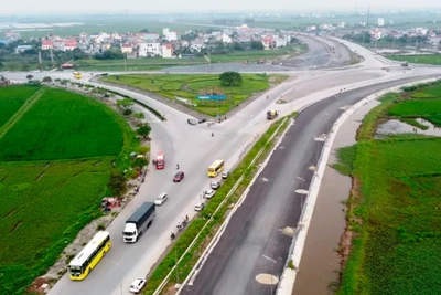 Tuyến đường bộ mới Nam Định-Lạc Quần-Đường bộ ven biển đang trong quá trình xây dựng.