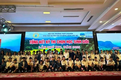 Đoàn học sinh giỏi Trường THPT chuyên Lê Hồng Phong tham gia kỳ thi chọn học sinh giỏi các trường Trung học phổ thông chuyên khu vực Duyên hải và Đồng bằng Bắc Bộ lần thứ XVI, năm 2025. (Ảnh: Trường THPT chuyên Lê Hồng Phong)