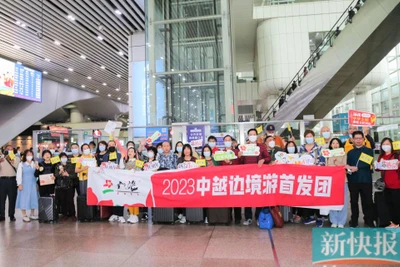 Ảnh minh họa: Đoàn khách Trung Quốc đầu tiên khởi hành từ thành phố Quảng Châu, đến Việt Nam du lịch. (Ảnh: 