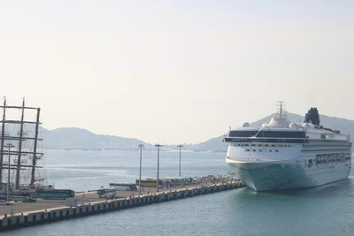 Tàu du lịch biển quốc tế Norwegian Spirit cập Cảng quốc tế Cam Ranh. (Ảnh: CTV)