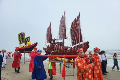 Lễ hội cầu ngư của làng Cam Lâm (Nghi Xuân, Hà Tĩnh) là dịp ngư dân gửi gắm, kỳ vọng một năm mới thuận buồm xuôi gió.