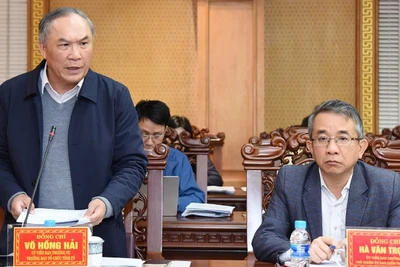 Đồng chí Võ Hồng Hải, Trưởng Ban Tổ chức Tỉnh ủy Hà Tĩnh phát biểu tại Ban Chỉ đạo tỉnh Hà Tĩnh tổng kết việc thực hiện Nghị quyết 18-NQ/TW.