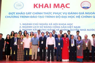 Lãnh đạo Học viện Báo chí và Tuyên truyền cùng các đại biểu tại buổi lễ.