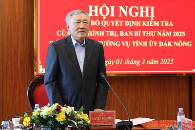 Phó Thủ tướng Thường trực Chính phủ Nguyễn Hòa Bình làm việc với Ban Thường vụ Tỉnh ủy Đắk Nông về các nội dung kiểm tra của Bộ Chính trị đối với Ban Thường vụ Tỉnh ủy Đắk Nông (Ảnh: VGP)