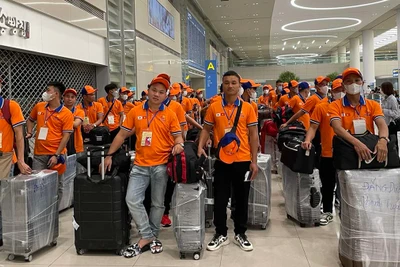 Lao động đi làm việc ở nước ngoài theo hợp đồng. (Ảnh minh họa: Dolab)