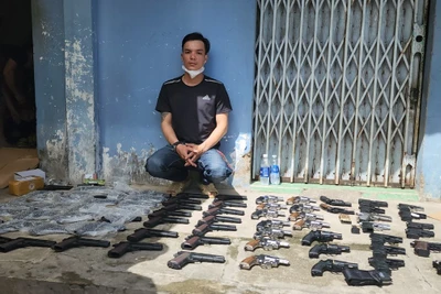 Một đối tượng trong đường dây chế tạo, mua bán trái phép vũ khí bị Công an tỉnh Kiên Giang bắt giữ. Ảnh: Văn Vũ