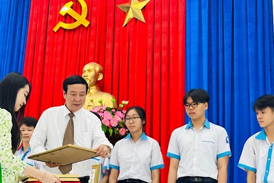 Bạc Liêu tuyên dương, khen thưởng giáo viên và học sinh giỏi tiêu biểu