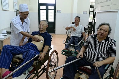 Cần rà soát chính sách để nâng cao chất lượng chăm sóc người có công. Ảnh: NGUYÊN NGUYÊN