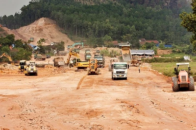 Thi công đường liên kết vùng Thái Nguyên-Bắc Giang-Vĩnh Phúc. 