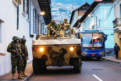 Ecuador tăng cường biện pháp an ninh tại thành phố Quito. Ảnh: CNN