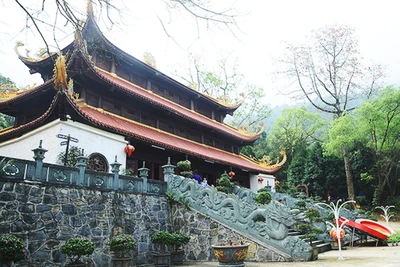 Chùa Tản Viên. Ảnh: NGUYỄN NAM