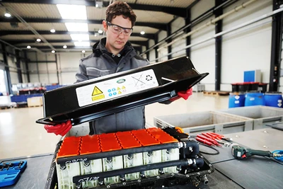 Pin lithium-ion hiện được sử dụng phổ biến cho xe điện. Ảnh: GETTY IMGES