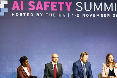 Các diễn giả bày tỏ lo ngại về những rủi ro từ phát triển AI quá mức. Ảnh: AP