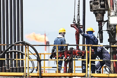 IEA dự báo nhu cầu dầu mỏ tăng nhẹ vào năm 2024. Ảnh: CNN