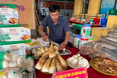 Sản phẩm măng lục trúc được giới thiệu tại diễn đàn.