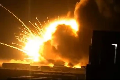 [Video] Nổ trong lúc hủy đạn hết hạn gây thương vong lớn ở Indonesia