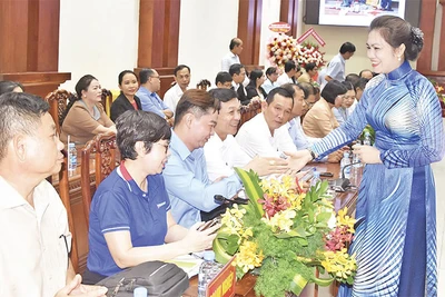 Lãnh đạo Sở Văn hóa, Thể thao và Du lịch tỉnh Tiền Giang gặp gỡ các doanh nghiệp du lịch lữ hành tại Tiền Giang.