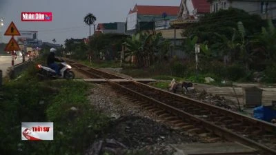 Lối đi tự mở gây khó cho ngành đường sắt