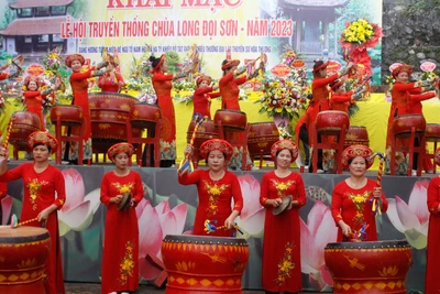 Màn biểu diễn trống hội.