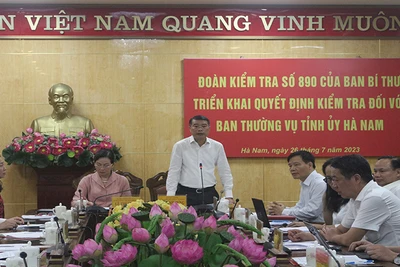 Đồng chí Lê Minh Hưng, Bí thư Trung ương Đảng, Chánh Văn phòng Trung ương Đảng, Trưởng Đoàn kiểm tra phát biểu tại hội nghị.