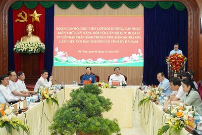 Toàn cảnh hội nghị.