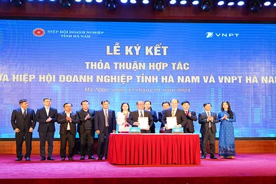 Ký kết Thỏa thuận hợp tác hỗ trợ chuyển đổi số giữa Hội Doanh nghiệp tỉnh Hà Nam và VNPT Hà Nam.