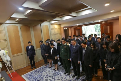 Đại sứ quán và các cơ quan Việt Nam tại Thái Lan mặc niệm Tổng Bí thư Nguyễn Phú Trọng. (Ảnh: ĐINH TRƯỜNG)