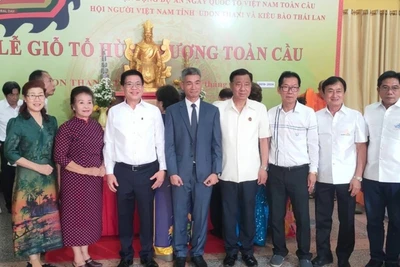 Kiều bào tại Thái Lan cùng nhau hướng về cội nguồn, quê hương. (Ảnh: CTV)