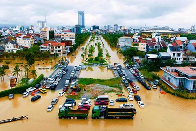 Trung tâm thành phố Huế, tỉnh Thừa Thiên Huế trong đợt ngập lụt vào giữa tháng 11 vừa qua. (Ảnh TRẦN THIÊN)