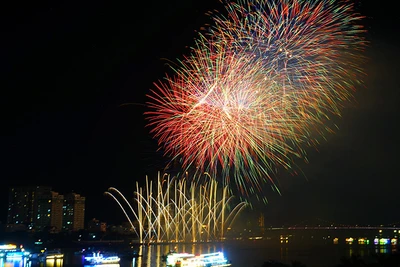 Đêm pháo hoa thứ 2 với chủ đề “Tuyệt tác thiên nhiên”.