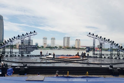 Sân khấu DIFF 2023 đang dần hoàn thiện.