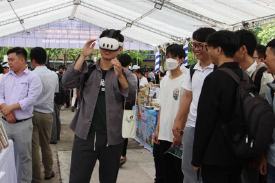 Nhiều công nghệ mới hấp dẫn bạn trẻ tại SURF 2024.