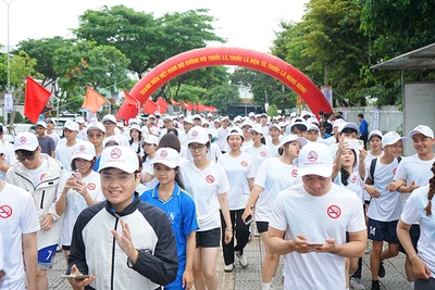 Đoàn viên, thanh niên chạy hưởng ứng “Thanh niên Việt Nam nói không với thuốc lá”.