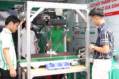 Triển lãm về ứng dụng các công nghệ trong chuyển đổi số, vi mạch bán dẫn.