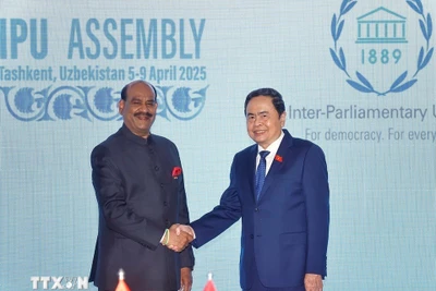 Chủ tịch Quốc hội Trần Thanh Mẫn gặp Chủ tịch Hạ viện Ấn Độ Om Birla (Ảnh: Doãn Tấn/TTXVN)