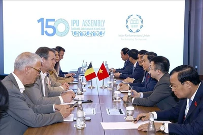 Chủ tịch Quốc hội Trần Thanh Mẫn gặp Chủ tịch Hạ viện Bỉ Peter de Roover và Chủ tịch Thượng viện Bỉ Vincent Blondel (Ảnh: Doãn Tấn/TTXVN)