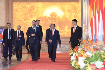 Thủ tướng Phạm Minh Chính và Thủ tướng Đại Công quốc Luxembourg Xavier Bettel đến dự buổi Lễ ký kết và họp báo.