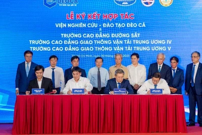 Thực hiện nghi thức ký kết hợp tác giữa Viện DCI với các trường đào tạo nhân lực ngành giao thông.