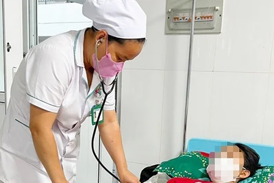 Chị D đã tỉnh táo và hồi phục sức khỏe sau ca phẩu thuật thành công.