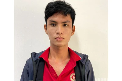 Đối tượng Trịnh Thanh Tòng đến Cơ quan Cảnh sát điều tra, Công an huyện Châu Thành, tỉnh Đồng Tháp đầu thú.