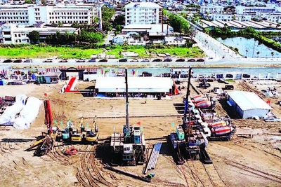 Thiết bị thi công phục vụ công trình xây dựng bệnh viện 1.200 giường tại Cà Mau.