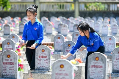 Các thế hệ người Việt Nam hôm nay và mai sau mãi mãi ghi nhớ sự hy sinh to lớn của những người con đã hiến dâng xương máu, tính mạng vì non sông gấm vóc, vì sự trường tồn và phát triển của dân tộc.