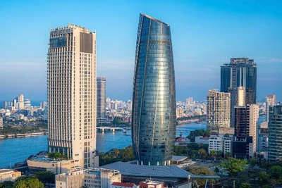 Sự phát triển của thành phố Đà Nẵng tạo nên kỳ tích bên sông Hàn.