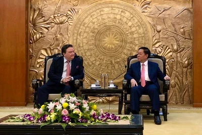 Đồng chí Nguyễn Trọng Nghĩa tiếp Đại sứ Hoa Kỳ tại Việt Nam Marc Knapper.