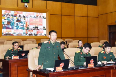 Thiếu tướng Nguyễn Văn Trị, Bí thư Đảng ủy, Chính ủy Binh chủng Thông tin liên lạc phát biểu ý kiến tại hội nghị.